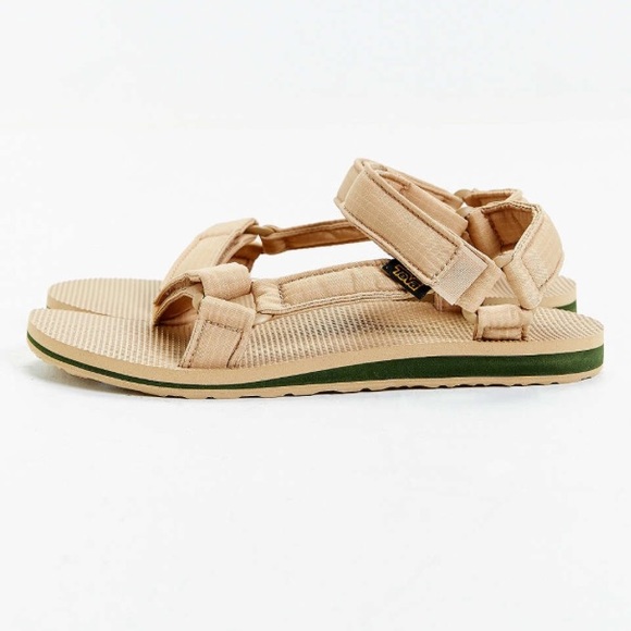 urban outfitters teva